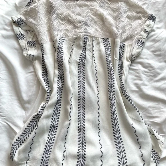 Sweet Wanderer Cream and Black Lace Blouse - Picture 2 of 3